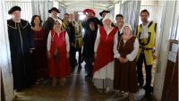 M. Lovrec nas je ob strokovni razlagi popeljal po posestvu – ogled konjušnice, ogled prostorov za predelavo mesa, kisa, destilacije,...